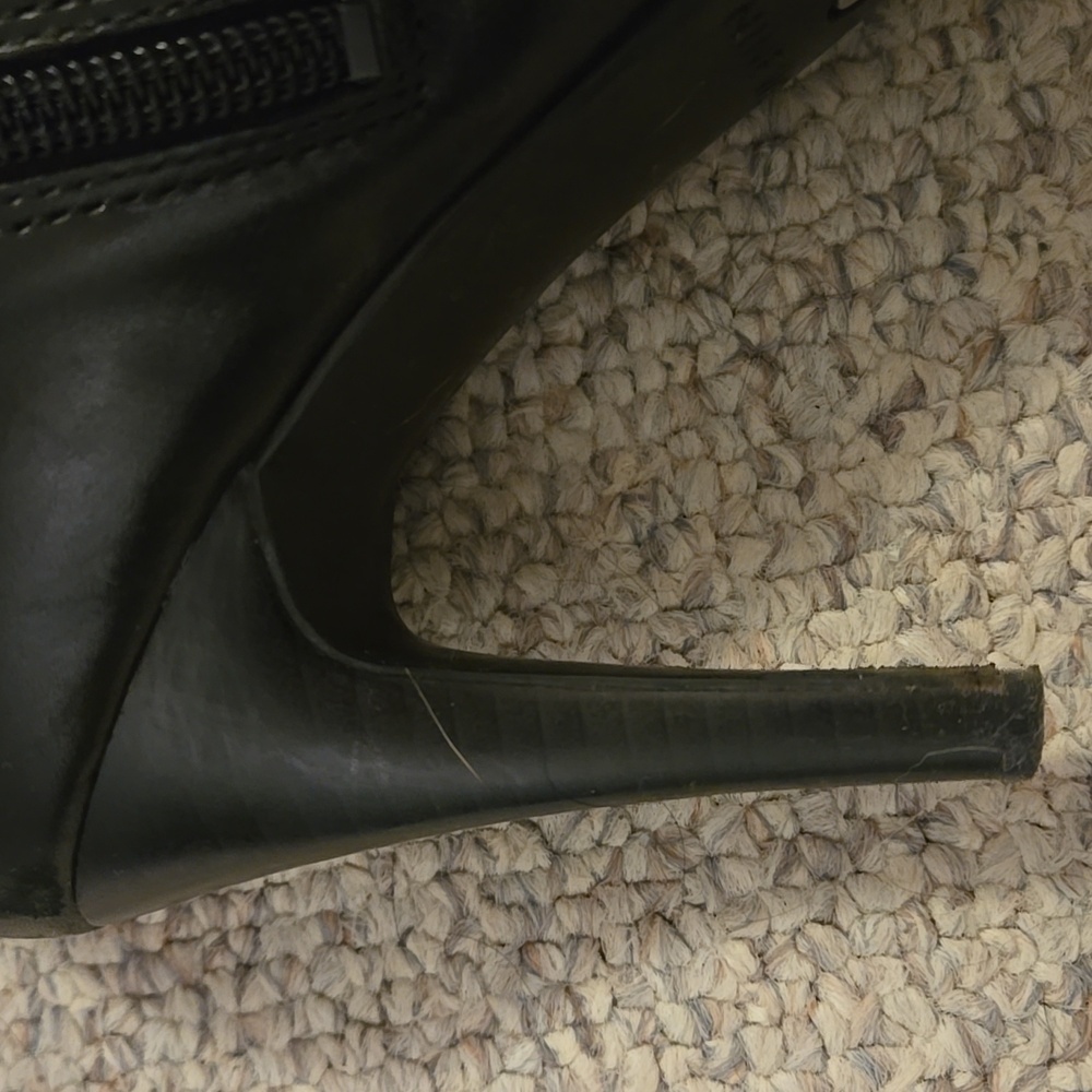 NINE WEST GALLIVANTO Elegant Black Knee-High Boots - Picture 10 of 11